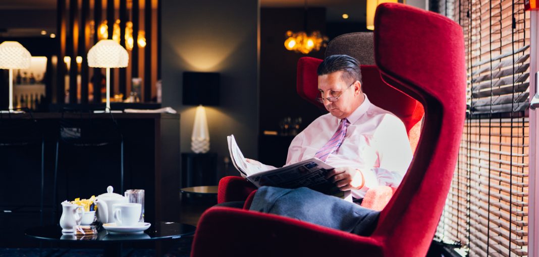 Novotel Hotel Nottingham Derby, Lounge - man sitting in chair