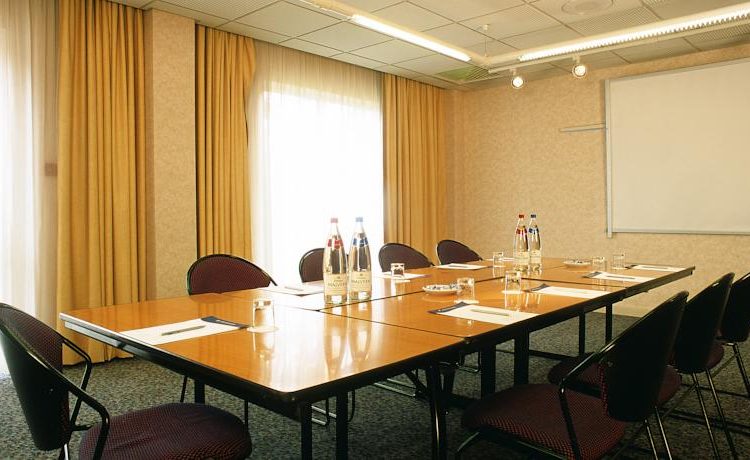 Novotel Wolverhampton Meeting Room